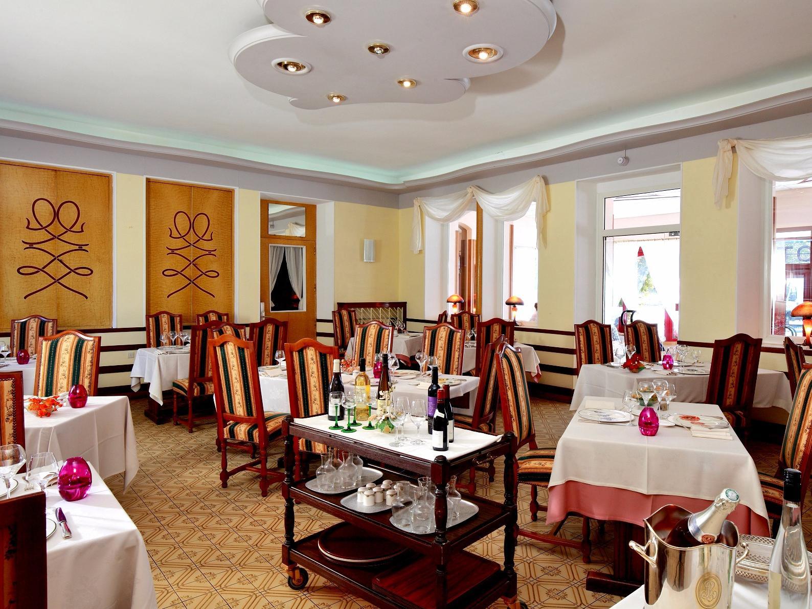 Logis Hotel & Restaurant Des Lacs Celles-sur-Plaine 외부 사진
