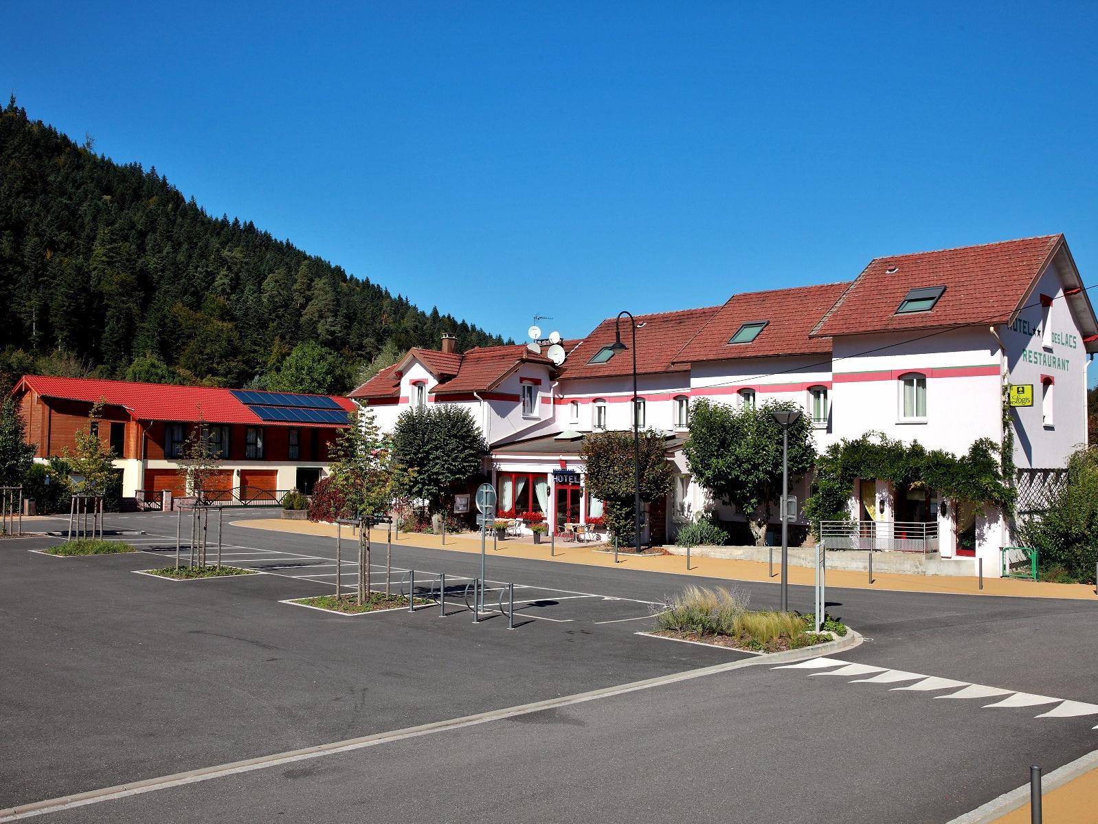 Logis Hotel & Restaurant Des Lacs Celles-sur-Plaine 외부 사진