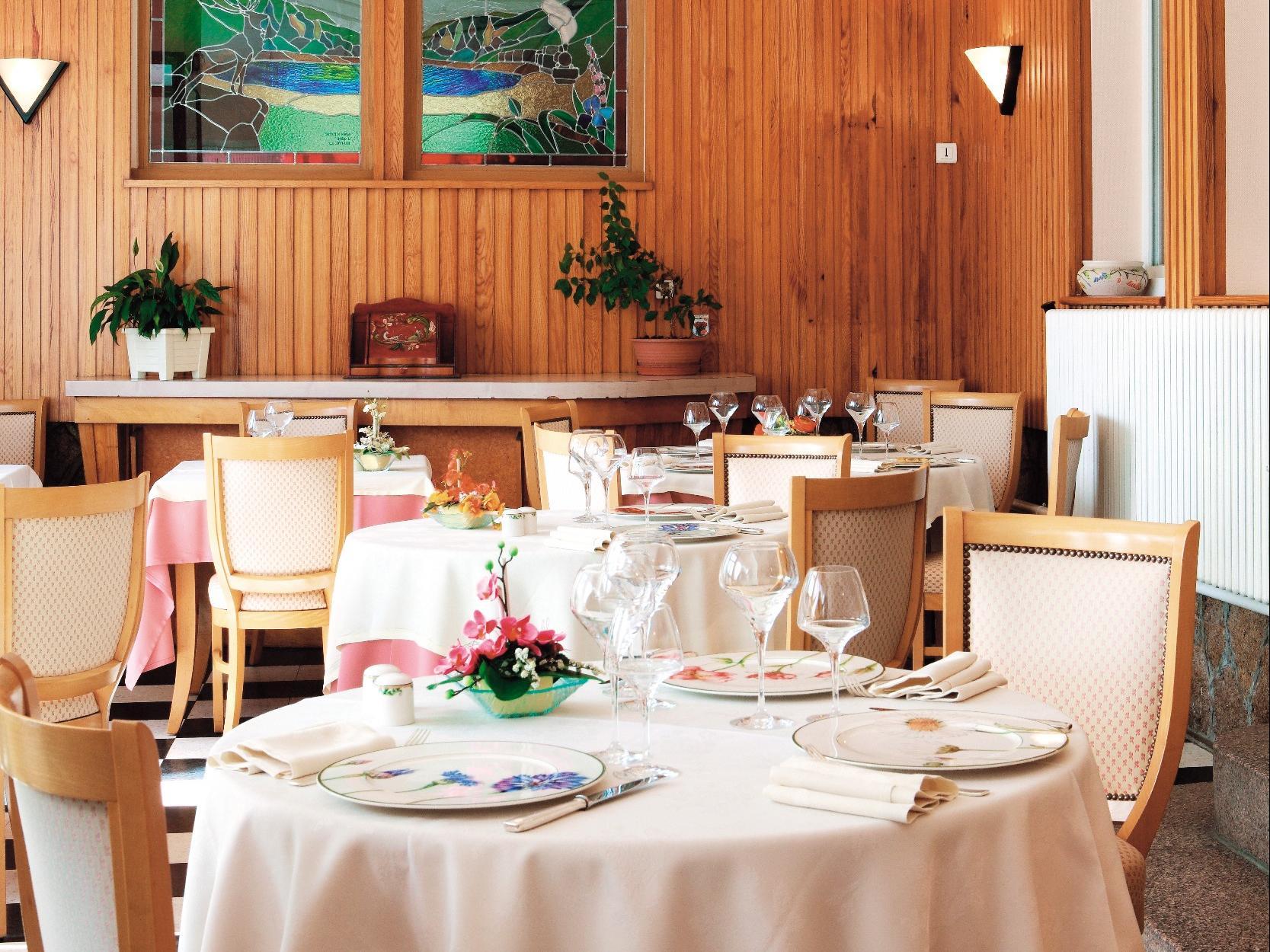 Logis Hotel & Restaurant Des Lacs Celles-sur-Plaine 외부 사진
