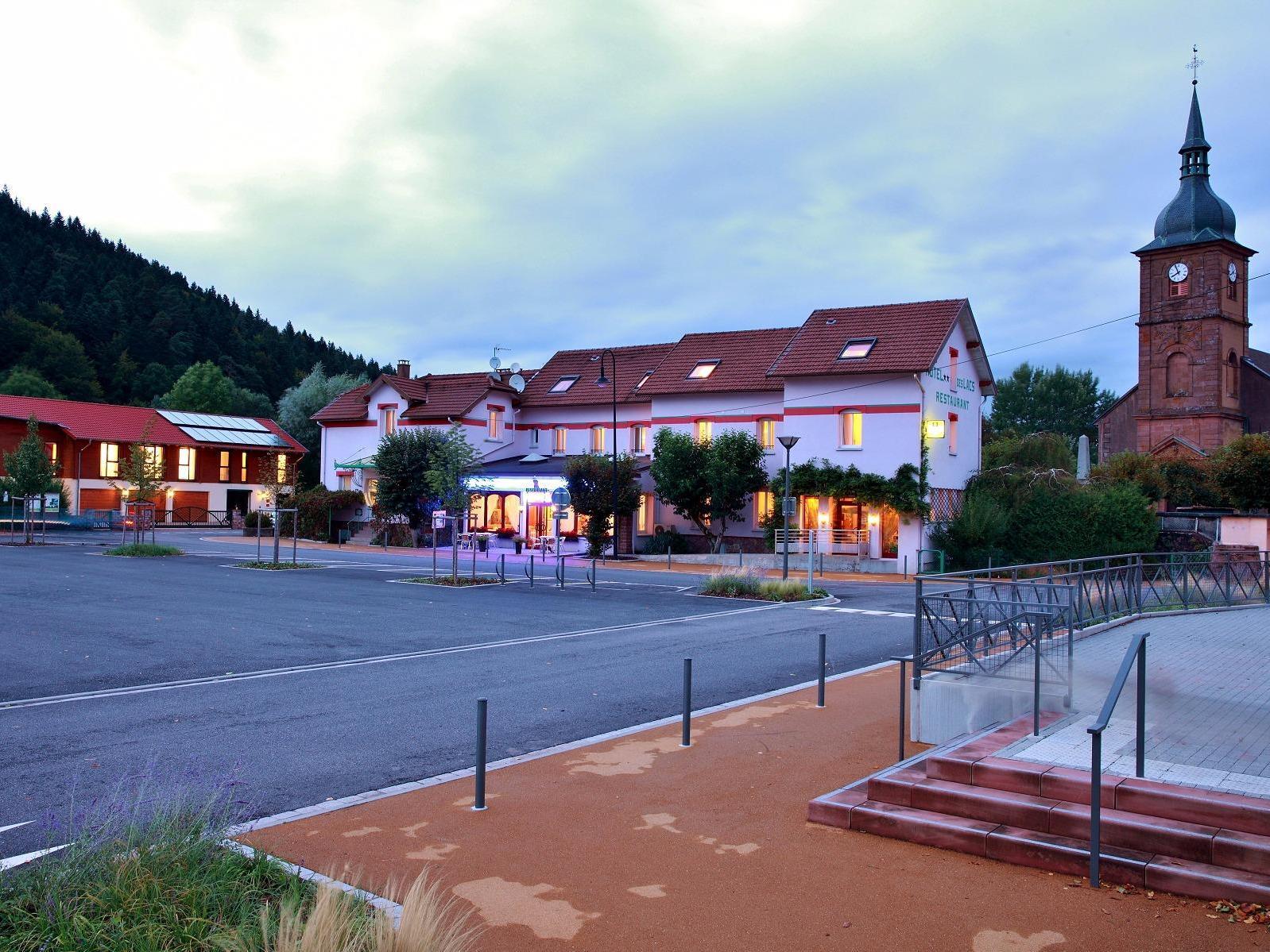 Logis Hotel & Restaurant Des Lacs Celles-sur-Plaine 외부 사진