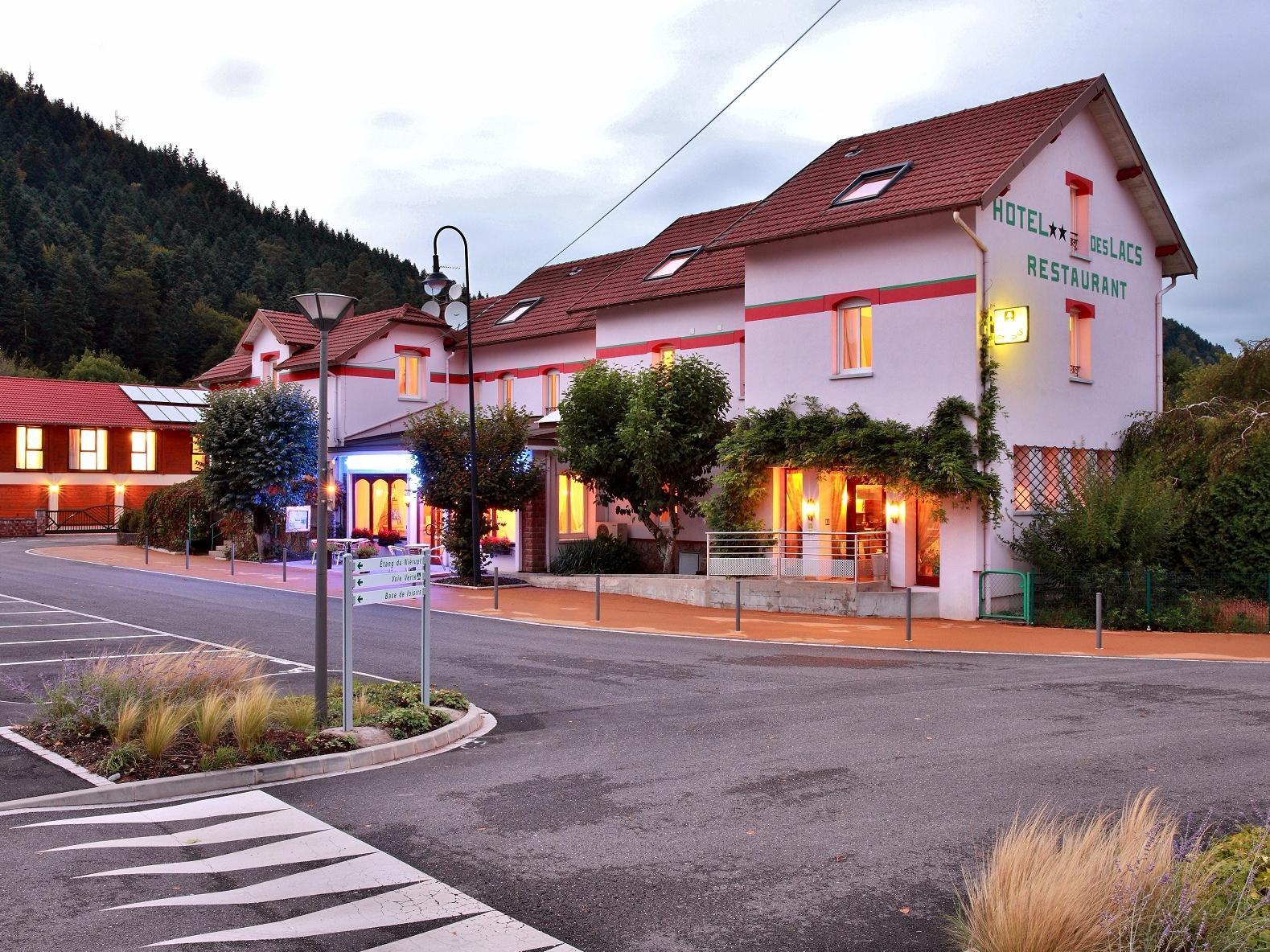 Logis Hotel & Restaurant Des Lacs Celles-sur-Plaine 외부 사진