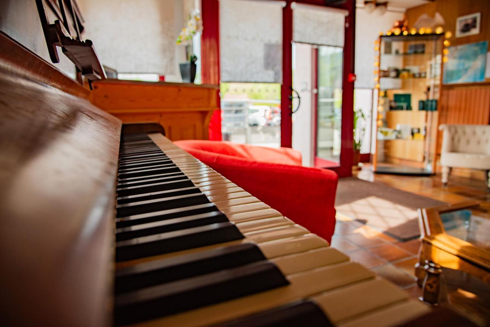 Logis Hotel & Restaurant Des Lacs Celles-sur-Plaine 외부 사진