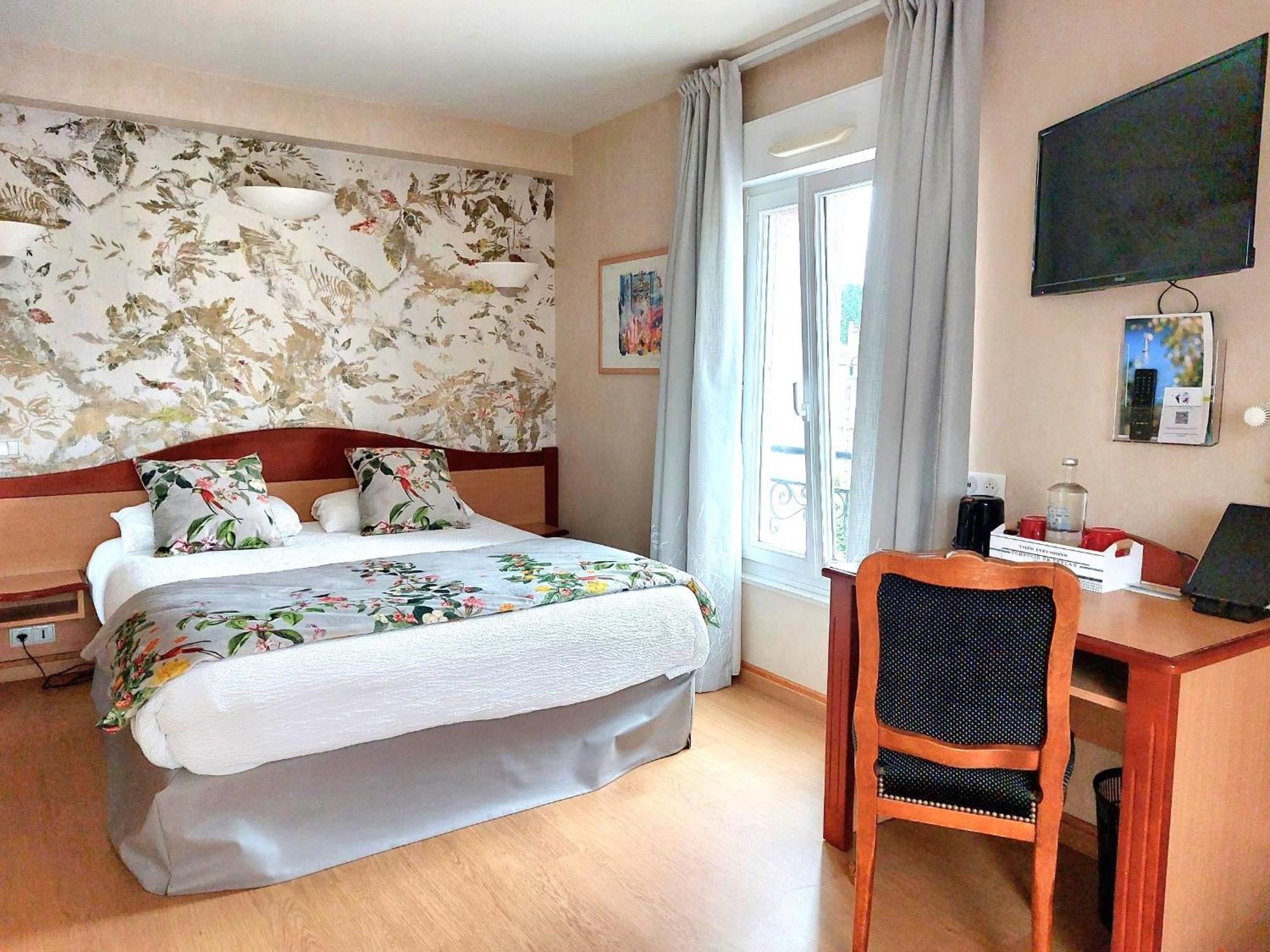 Logis Hotel & Restaurant Des Lacs Celles-sur-Plaine 외부 사진
