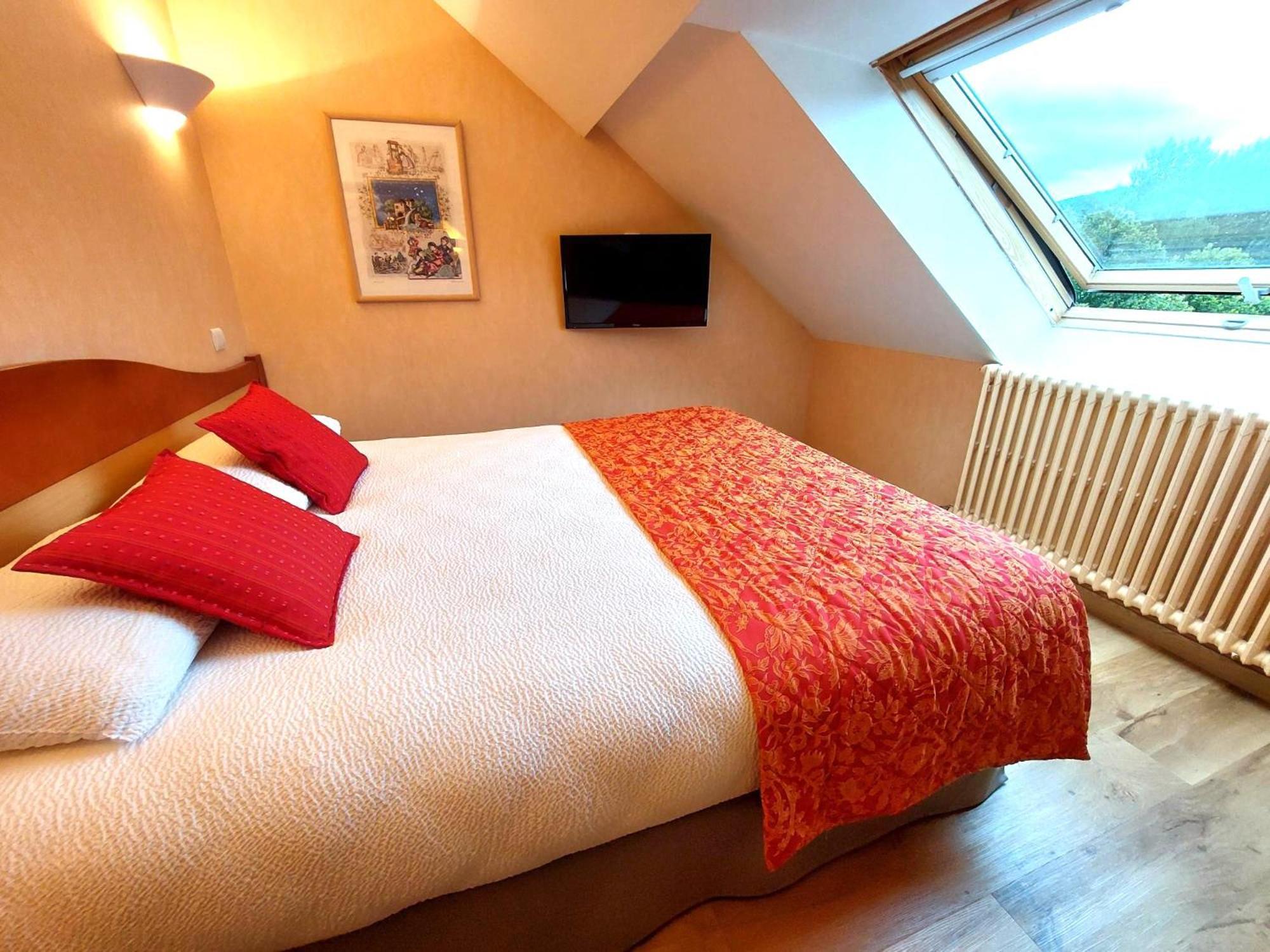 Logis Hotel & Restaurant Des Lacs Celles-sur-Plaine 외부 사진