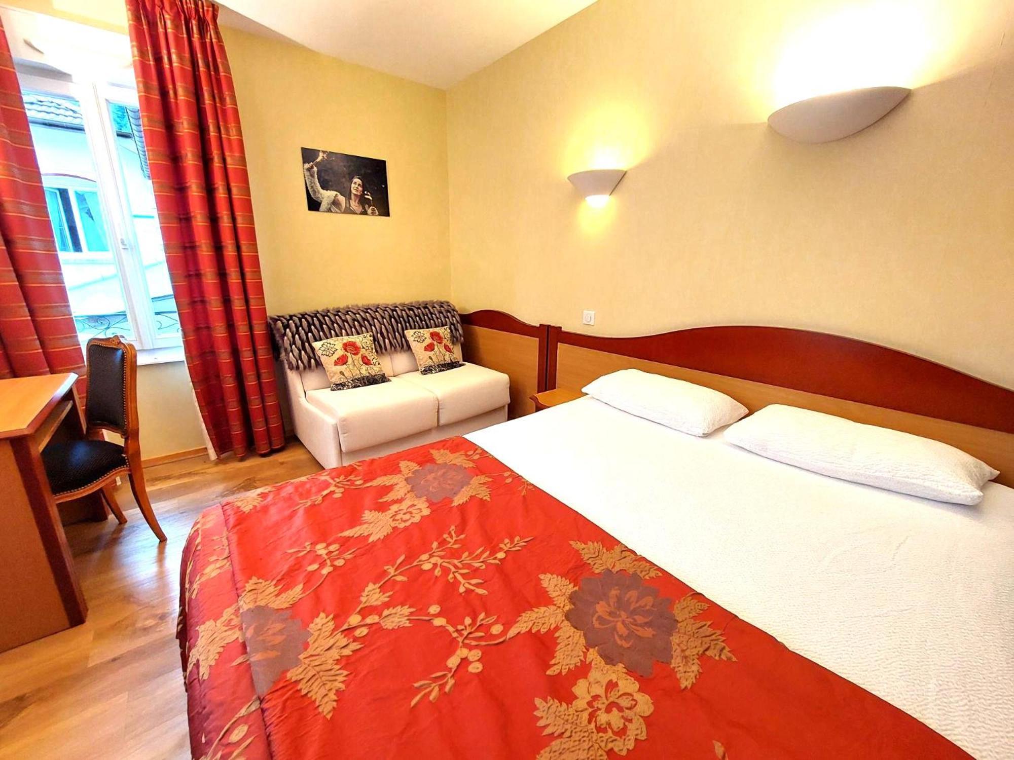 Logis Hotel & Restaurant Des Lacs Celles-sur-Plaine 외부 사진