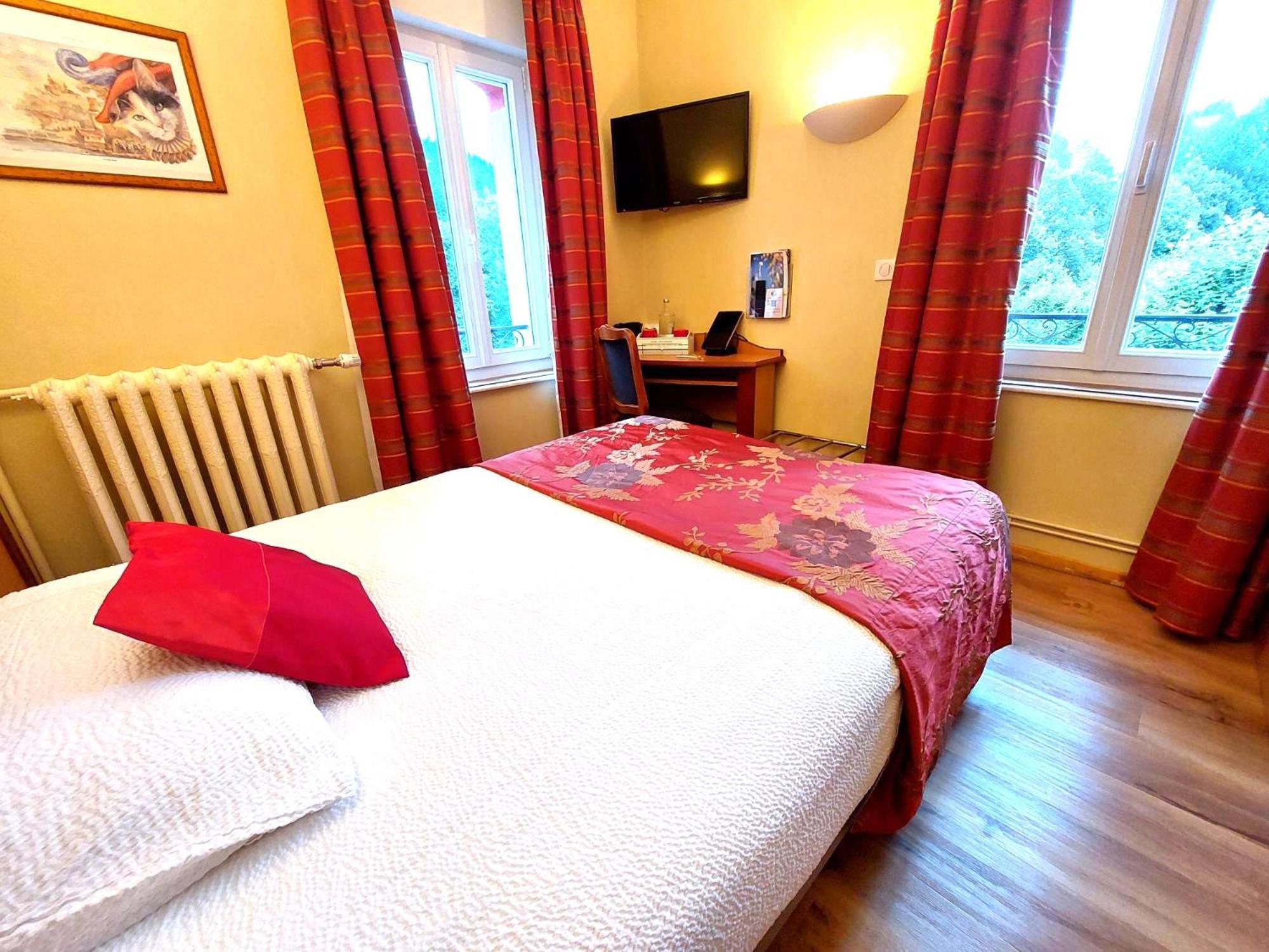 Logis Hotel & Restaurant Des Lacs Celles-sur-Plaine 외부 사진