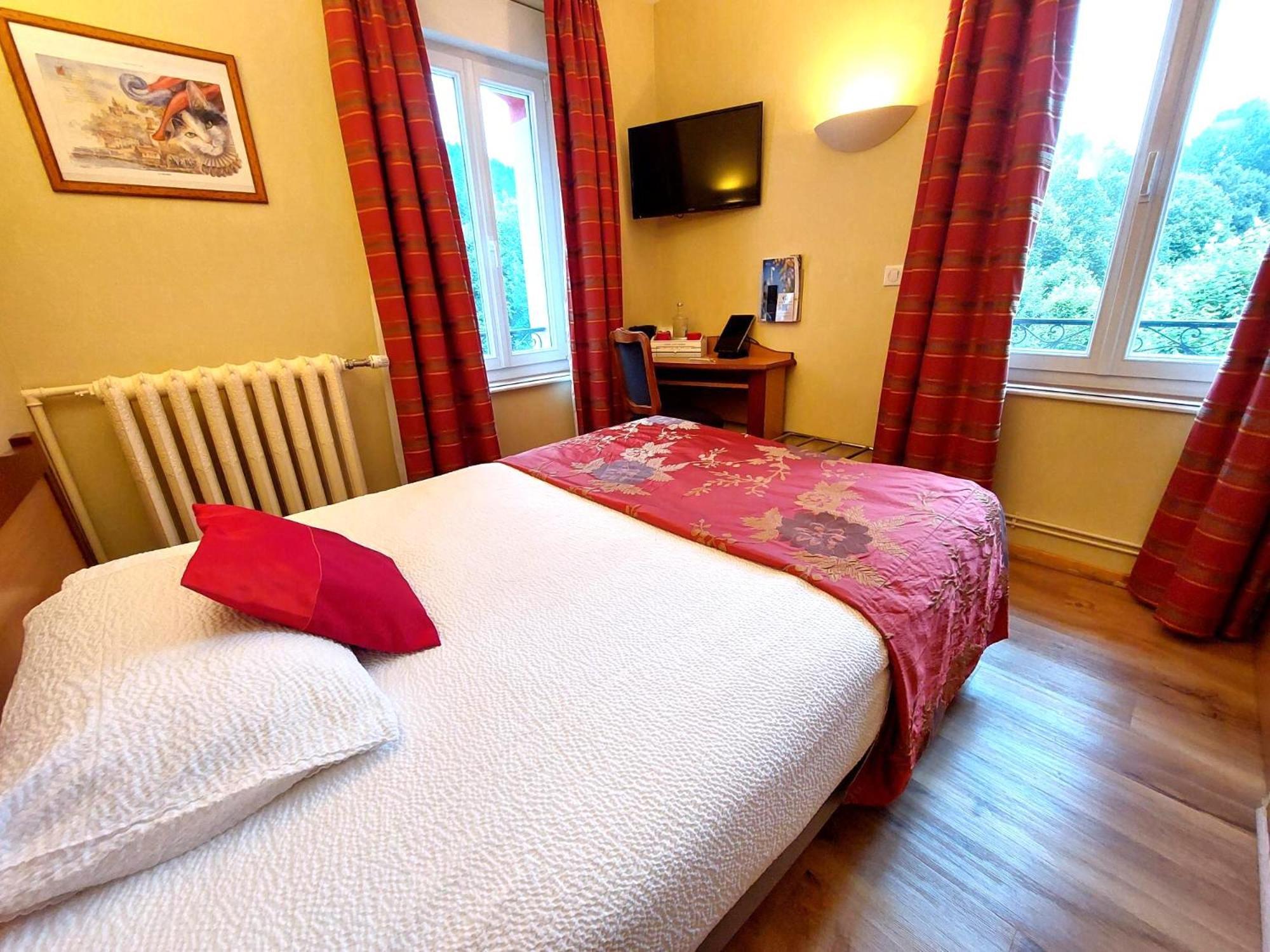 Logis Hotel & Restaurant Des Lacs Celles-sur-Plaine 외부 사진
