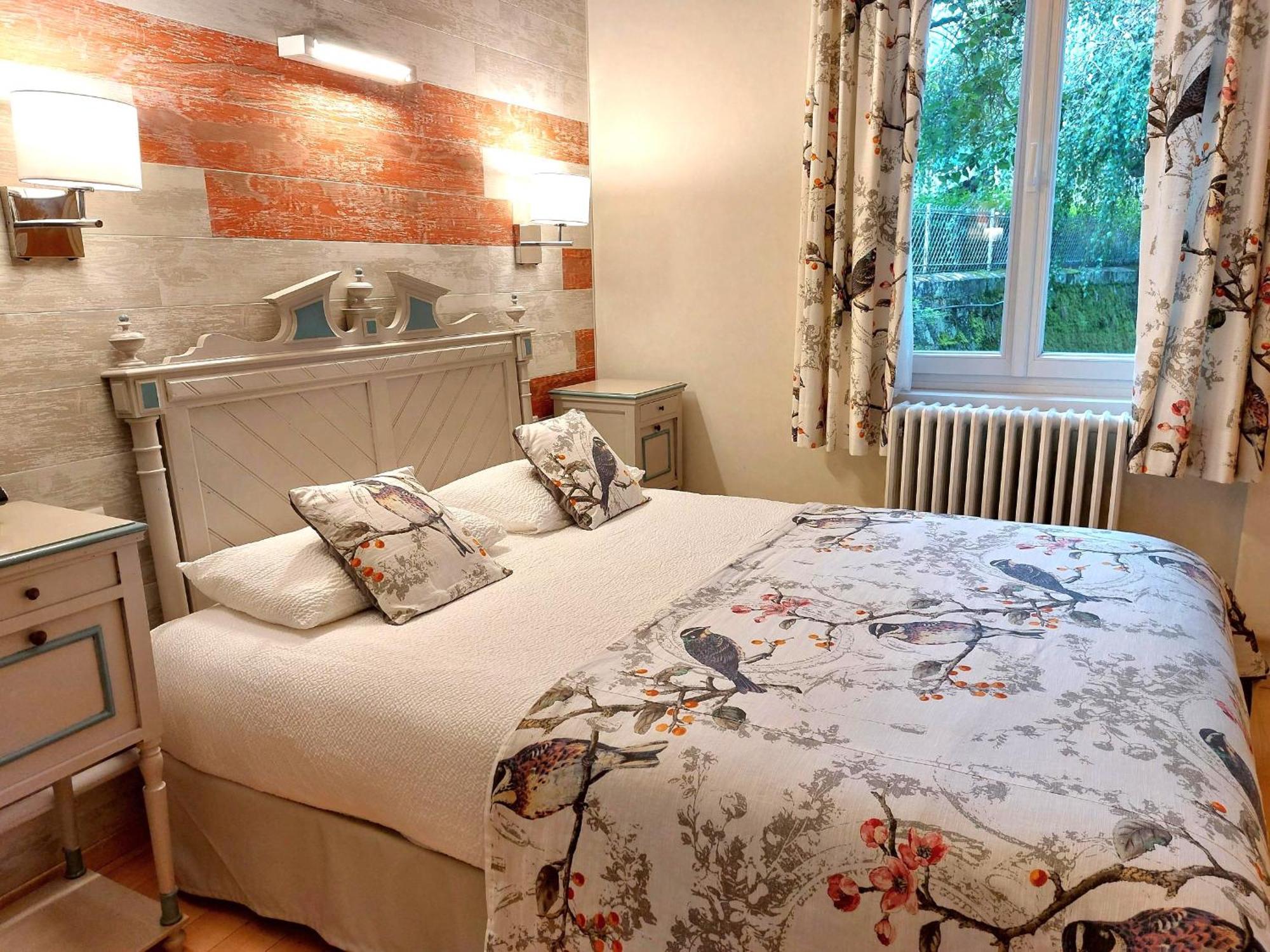 Logis Hotel & Restaurant Des Lacs Celles-sur-Plaine 외부 사진