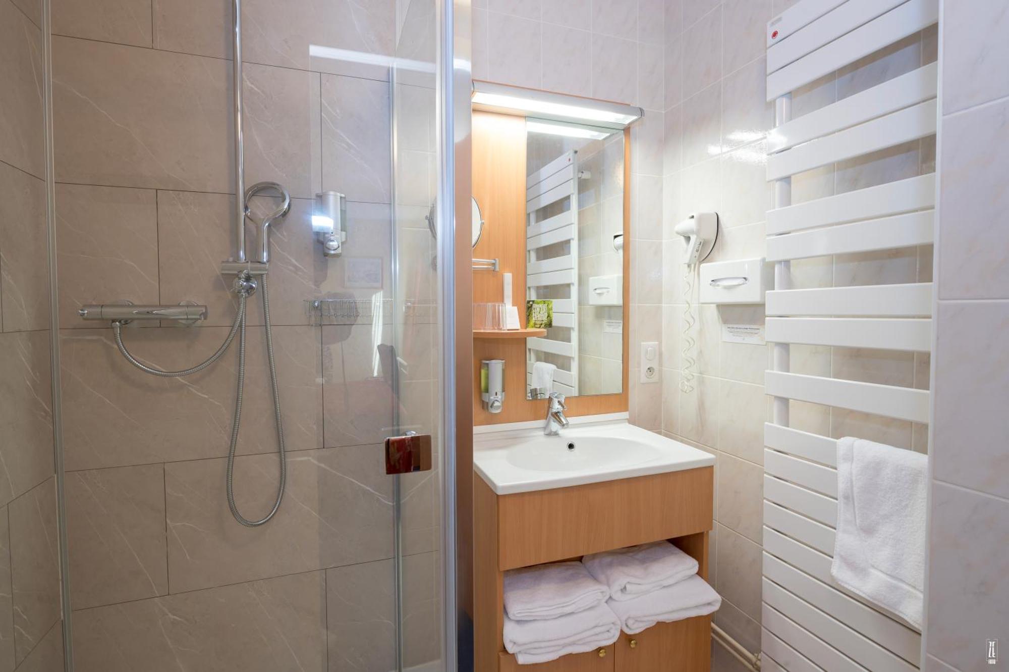 Logis Hotel & Restaurant Des Lacs Celles-sur-Plaine 외부 사진