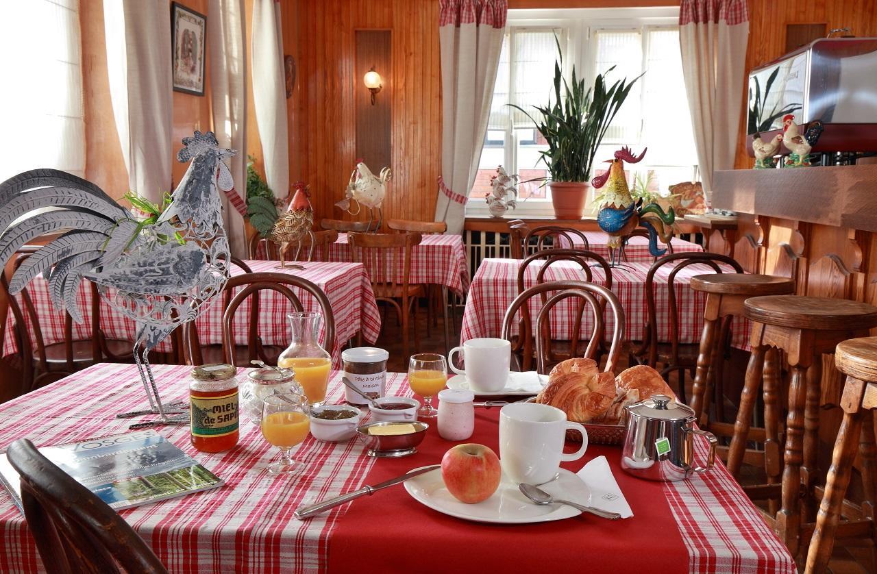 Logis Hotel & Restaurant Des Lacs Celles-sur-Plaine 외부 사진