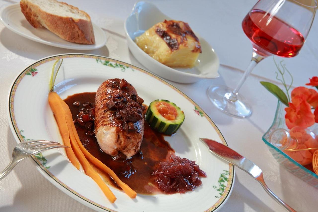 Logis Hotel & Restaurant Des Lacs Celles-sur-Plaine 외부 사진
